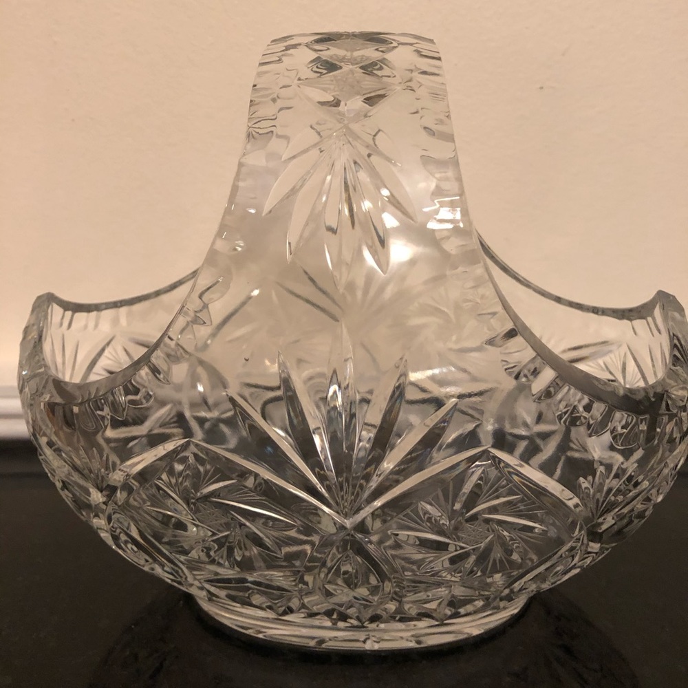 ELEGANT CRYSTAL BASKET